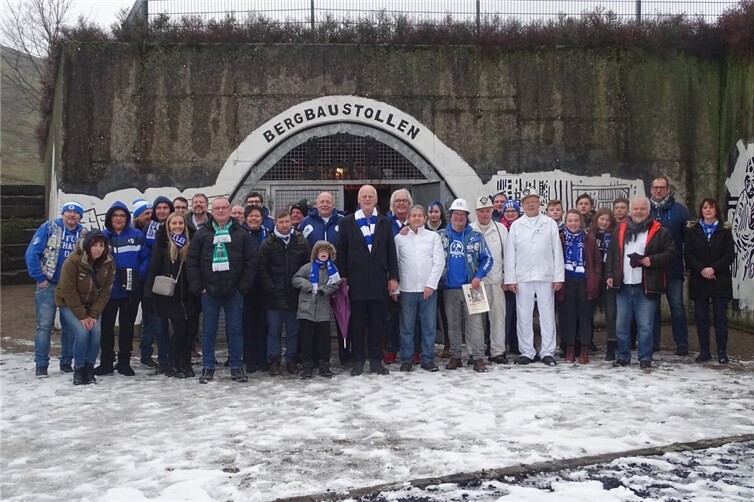 Teilnehmer vom Mittelrhein bei einer Tour vor der Zeche Nordstern.