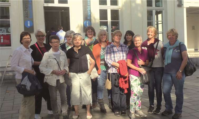 Teilnehmerinnen der Walkinggruppen beim Wanderwochenende in Aachen. privat