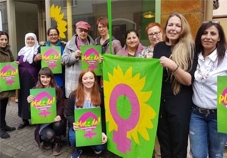 Teilnehmerinnen des Frauenfrühstücks setzten ein Zeichen für mehr Frauen in der Politik.privat