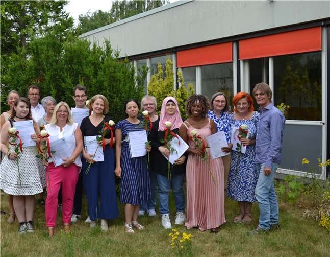 Teilnehmerinnen und Teilnehmer aus den Kreisen Ahrweiler, Mayen-Koblenz, Neuwied und aus Koblenz feierten in Andernach ihren Abschluss.  Foto: Eberhard Thomas Müller