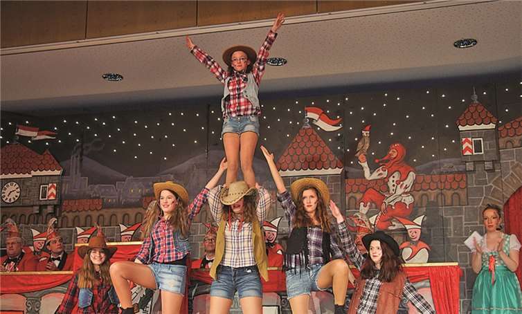 Teils atemberaubende Figuren gab es bei den „Cowboys“ der Jugendtanzgruppe der KG zu sehen. UBU