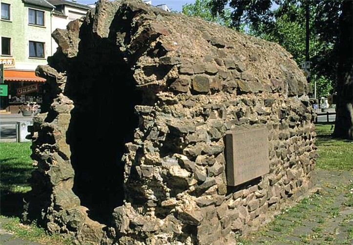 Teilstück der Eifelwasserleitung vor der Post in Rheinbach. Foto: K. Grewe