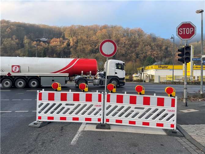 Teilweise wurde auch Querstraßen gesperrt. Eine Umleitung ist ausgeschildert. Foto: ROB