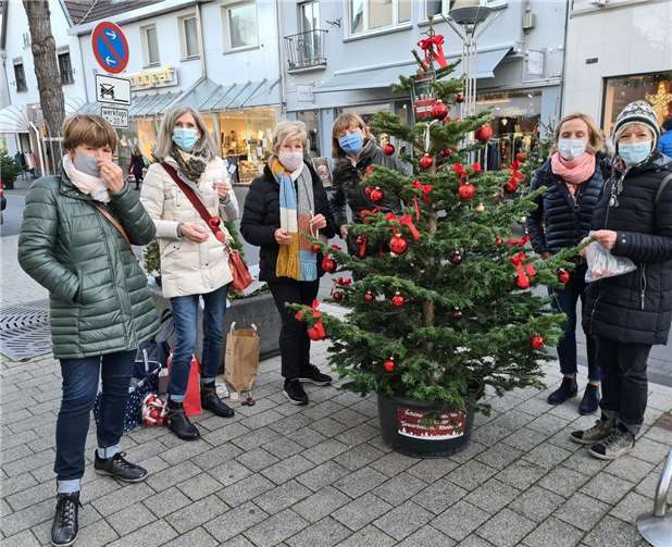 Tennisdamen mit Freude dabei: Mechthild v. Kajdacsy, Silke Braun, Sigrid Scherhag, Karin Schulze, Uschi Simonis, Ulla Dederichs (v.l.)Fotos: privat