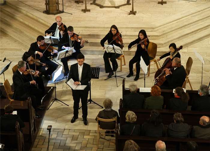 Tenor Kai Freudenreich sang Musikstücke des italienischen Komponisten Francesco Paolo Tosti und dem französischen Komponisten Cesar Frank.