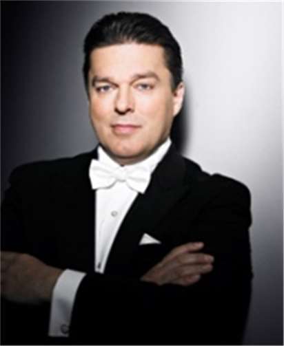 Tenor Stefan Lex wird mit dem Ensemble „Pomp-A-Dur“ für erstklassigen Musikgenuss sorgen. privat