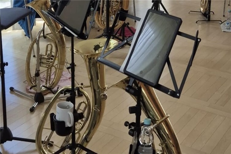 Tenorhörner warten, gespielt zu werden