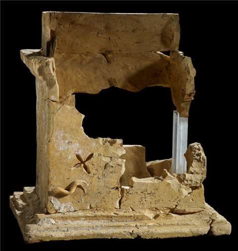 Terrakotta - Altar für den Mithraskult - Im ganzen Römischen Reich verbreiteter Mysterienkult 1./Anfang 2. Jahrhundert n. Chr. – Fundort: Bonn, Hatschiergasse. Quelle: LVR-Landesmuseum Foto: Jürgen Vogel