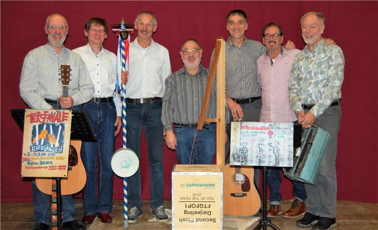 TersenVäle – noch ein wenig Übung, dann nahezu virtuos an allen möglichen Instrumenten: Gottfried Meyer, Harald Gordetzki, Karl Wiedemann, Felix Wilhelmi, Joachim Schneider, Dietmar Eisenhuth und Volker Illenseer (vlnr.).Foto: privat