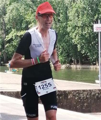 Test gelungen! Peter Conrads (Lauftreff Puderbach) erkämpfte sich den Klassensieg M50 beim Niederrhein Triathlon über die Mitteldistanz in Kalkar. Foto: Dietrich Rockenfeller