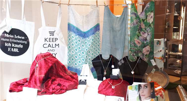 Textilien aus Fairem Handel sind nicht billig aber auch nicht teuer. Am besten überzeugt man/frau sich selbst im Weltladen. Foto: Weltladen Linz