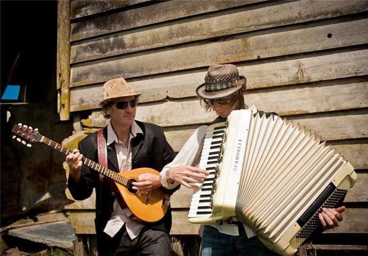 „The Alpaca Social Club“ kann man live am 8. Juni auf der Burg Olbrück erleben. privat