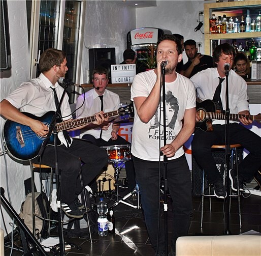 "The Giants" rockten die Infinity Lounge.