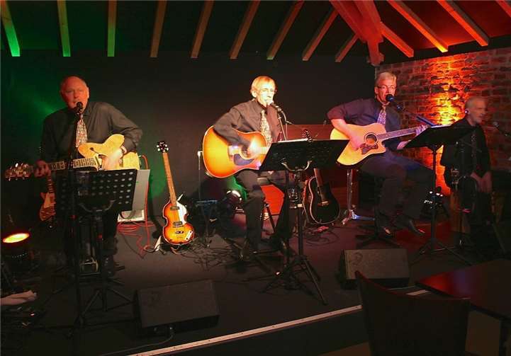 The Oldie Guitar Pickers. Privat