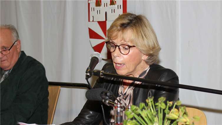 Thea Gödderz berichtete über den „Wöschdaach“, den so mancher der Gäste nachvollziehen konnte.