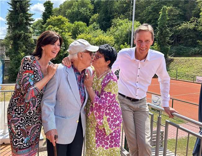 Thea und Jochen Meier aus Bad Breisig feierten am 25. Juli im Tennisclub ihren 70. Hochzeitstag. Foto: privat