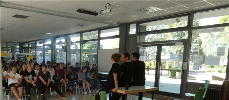 Theater trifft Prävention: Robert-Krups-Realschule und Theaterwerkstatt Heidelberg gegen Sucht. Foto: Ferhat Delibas und Claudia Kugler-Müller