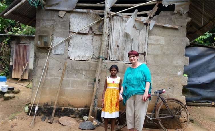 Theesha möchte nicht mehr zurückin diese Bruchbude zu ihrem gewalttätigen Vater.