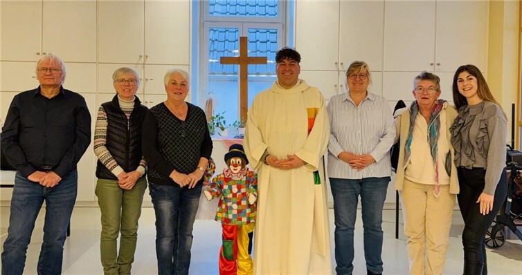 Thematisch stand der Gottesdienst ganz im Zeichen der fünften Jahreszeit – des Karnevals. In seiner Ansprache schlug Schneider dabei eine Brücke zwischen christlichem Glauben und rheinischer Lebensfreude. Foto: privat