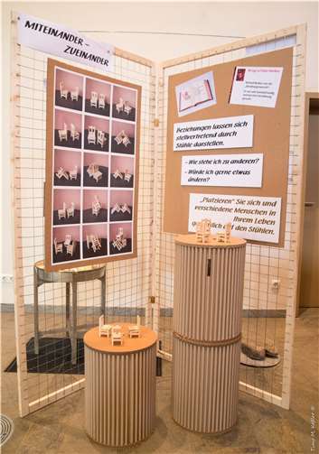 Themen und Fragen zum Leben werden bei der Ausstellung mit Bibelstellen, Zitaten oder Statements mit dem Wirken von Pater Richard Henkes verbunden. Foto: privat