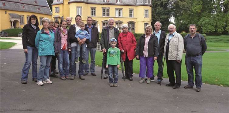 Theo Gross führte durch den Park des ehemaligen Schlosses.  Privat