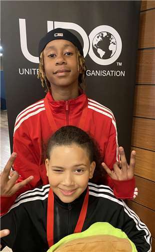 Theo Pinger erreichte im Duo U16 Intermediate mit Myles Mbiyu den 1. Platz.