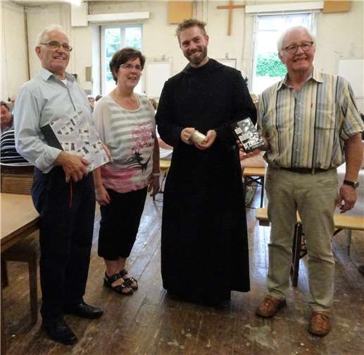 Theo Winkel bedankte sich bei Marie Luis Schäfer und bei Bruder Stephan. Heinz Lempertz bedankte sich ebenfalls bei Bruder Stephan mit einem limitierter Bogler-Becher. Seniorenunion Gemeindeverband Mendig