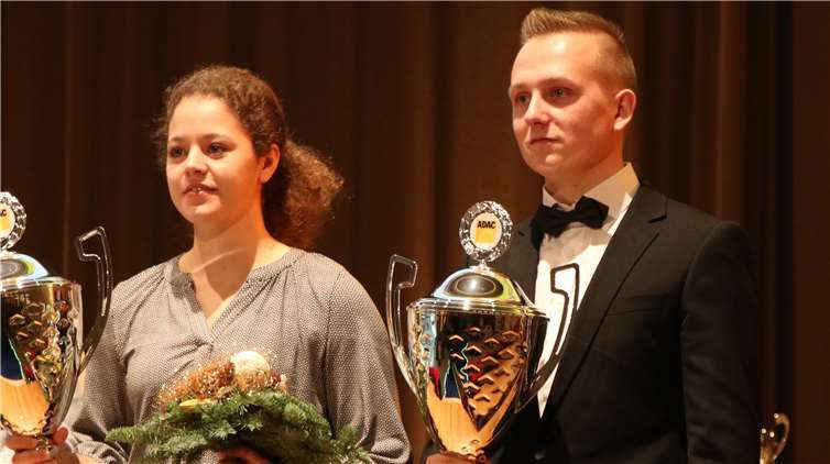 Theresa Bäuml (Motorrad Off-Road-Meisterschaft) und Kevin Röttger (Motorrad-Straßenmeisterschaft), beide AC Mayen.