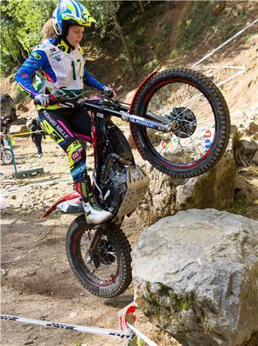 Theresa Bäuml aus Winningen nahm erfolgreich an Trial-Wettkämpfen teil. AC 1927 Mayen/Trial Theresa Bäuml