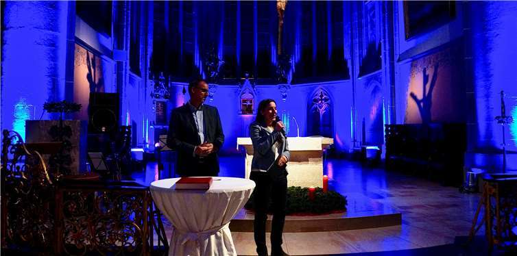 Theresa Ulrich und Alexander Kohnen „moderierten“ die Messe. KG