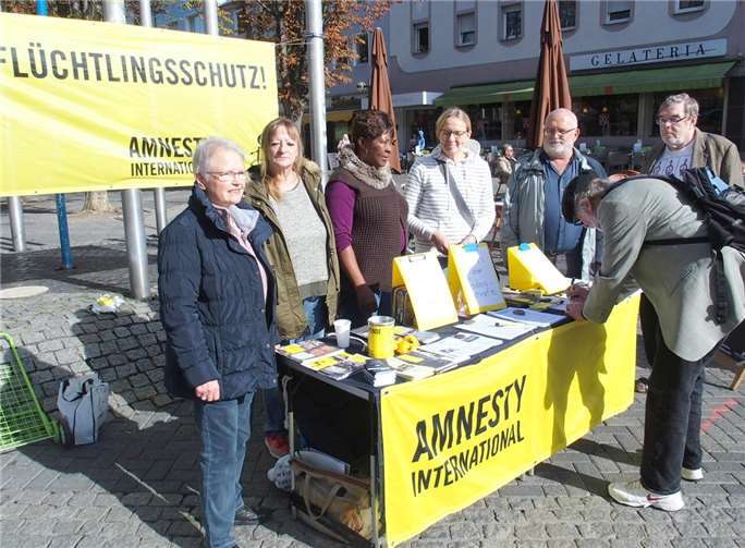Theresia Knieke, Ruth Trautzenberg, Celine Amesse, Beate Junglas-Krischer, Siegfried Kowallek, Manfred Kirsch (v.l.).  Picasa