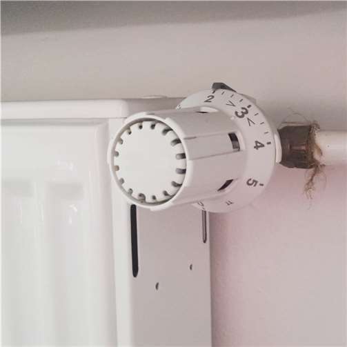 Thermostatventil auf Stufe zwei. Foto: Verbraucherzentrale Rheinland-Pfalz e.V.