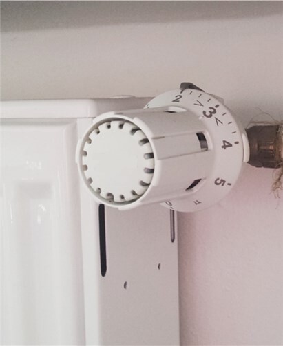 Thermostatventil auf Stufe zwei.Verbraucherzentrale Rheinland-Pfalz e.V.