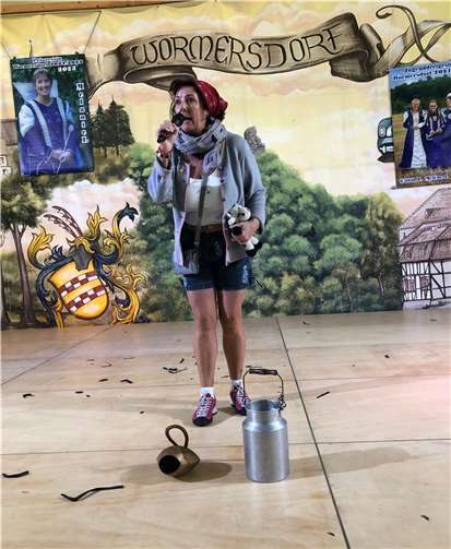 Thilly Meester als „Kuhstall-Liesl“.