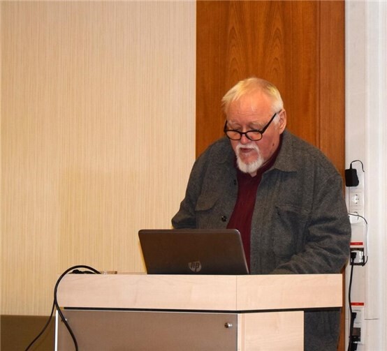 Thilo Heyl beim Vortrag zum Thema Geschichte des Krankenhauswesens.