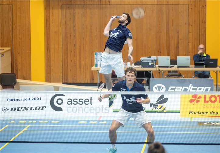 Thilo Mund (vorne) und Max Stage wurden am vorletzten Wochenende Südwestdeutscher Meister im Doppel, im Endspiel gegen die Brüder Grieser, die bei Hofheim im Spitzendoppel aufschlagen. Foto: Anka Floßdorf