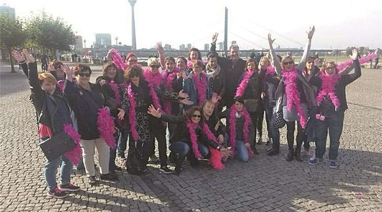 „Think pink“ - Das Motto der diesjährigen Möhnentour wurde kurzerhand und gerne umgesetzt. privat