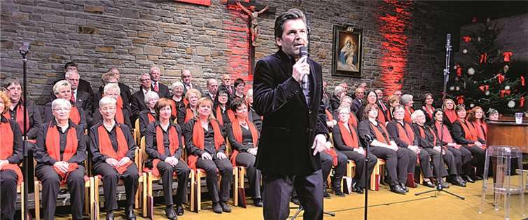 Thomas Anders und 60 Chormitglieder des Gesangverein Germania 1870 aus Vallendar gestalteten das Benefizkonzert.HEP