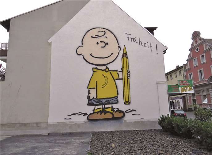Thomas Baumgärtel sprayte Charlie Brown überlebensgroß an eine Hauswand in der Neuwieder Marktstraße. privat