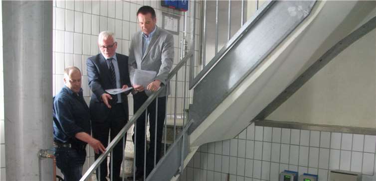 Thomas Blech, stellvertretender Werkleiter Wasserwerk, Detlef Koch, Erster Beigeordneter Stadt Bad Neuenahr-Ahrweiler und Dirk Weber, Leiter Wasserwerk (von links). Stadt Bad Neuenahr-Ahrweiler