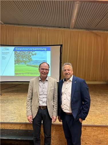 Thomas Boden (li.) und Verbandsbürgermeister H.W. Breithausen  Foto: Ortsgemeinde Roßbach