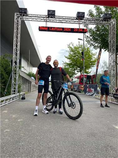 Thomas Brunnhübner mit seiner Radbegleitung Wilhelm Schüller. Foto: privat