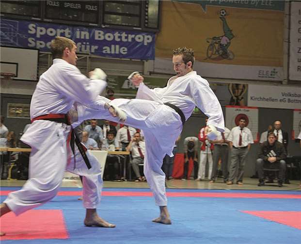 Thomas Castillon, 1. Platz Kumite - JKA Cup Sieger 2014, bei seinem Wettkampf.privat