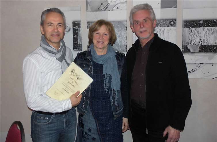 Thomas Diel wurde für 40jährige Mitgliedschaft bei den Bad Ems Singers geehrt.