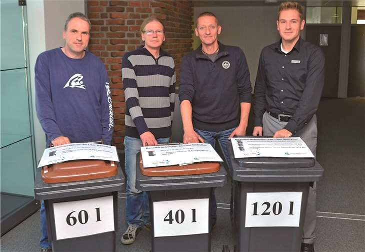 Thomas Hansen, Marc Bersch und Bernhard Schäfer-Hertle (v.l.) werden ab sofort die Behälteränderungen abarbeiten. Behältertausch, die Montage von Schwerkraftschlössern und Biofilterdeckeln und die Auslieferung von Windeltonnen stehen auf dem Programm. Kreis MYK