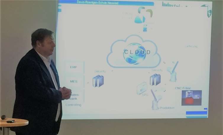 Thomas Hennig, Abteilungsleiter der David-Roentgen-Schule, Neuwied, erläutert, welche gravierenden Auswirkungen auf die Arbeitswelt die Digitalisierung in den nächsten Jahren mit sich bringen wird.privat