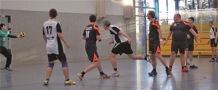 Thomas Krupp pariert einen Ruf der Gäste.privat