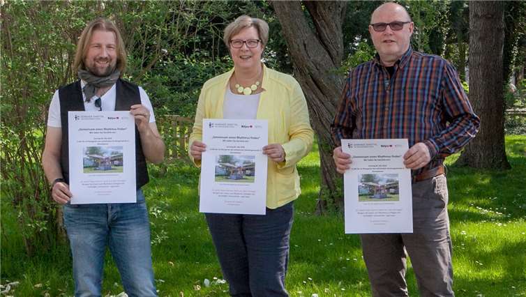 Thomas Kühler von der KJA, Bürgermeisterin Petra Kalkbrenner und Tischlermeister Raimund Bayer freuen sich schon auf das gemeinsame Projekt „Gemeinsam einen Rhythmus finden“. JOST