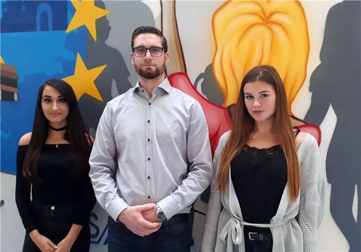 Thomas Kunz (Mitte) ist zum Schülersprecher gewählt worden, Anna Warhonowicz (li.) und Leonie Treml (re.) sind seine Stellvertreterinnen. privat