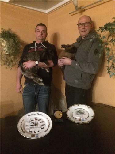 Thomas Lenz (links) und Hans-Peter Klöckner mit ihren Bundessiegern. privat